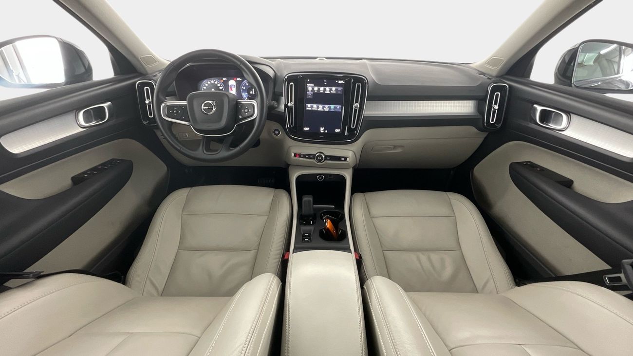 Volvo XC40 T4 Momentum | upto AED 20,000 Ramadan Discount | Guaranteed Warranty | 0 Down Payment