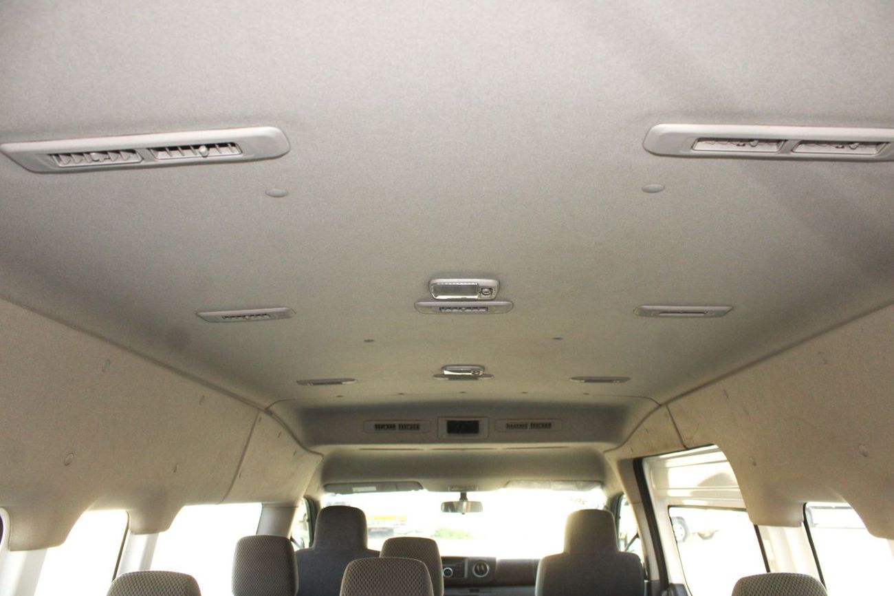 Nissan Urvan Std 2.5L (14 Seater)