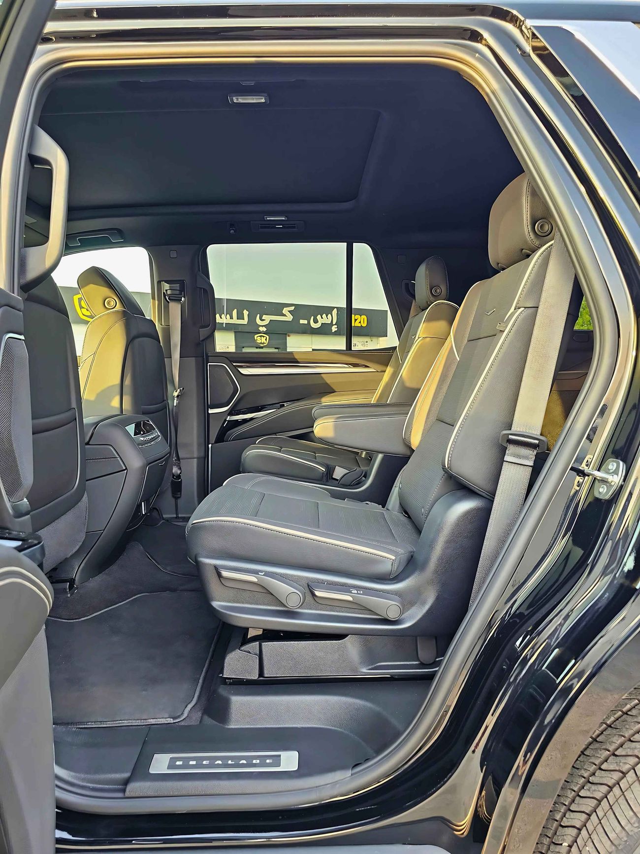 Cadillac Escalade PREMIUM LUXURY / 6.2L V8 / 4WD / FULL OPTION (CODE # 69098)