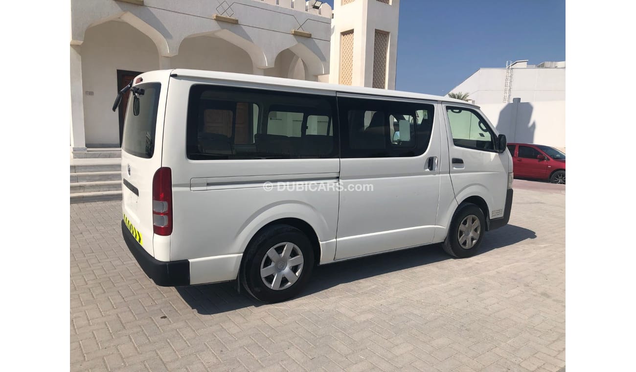 Toyota Hiace Toyota Hiace Bus 13 seater, model:2015. Free of accident