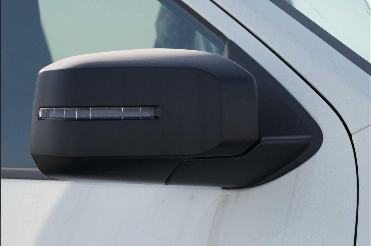 Mitsubishi L200 2.4L GLX 4X4 D/C MID M/T PETROL