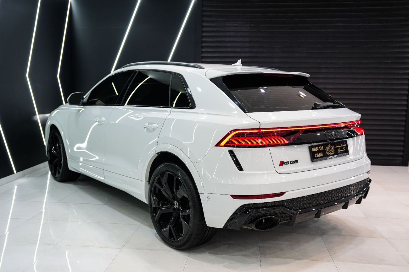 Audi RS Q8 TFSI quattro 4.0L Bang & Olufsen Audio, Carbon Fiber Inetrior, Panoramic Roof, Al Nabooda Service Pa