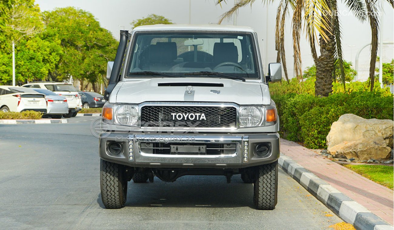 Toyota Land Cruiser Pick Up DC DIESEL STANDARD OPTION AVAILABLE IN COLORS