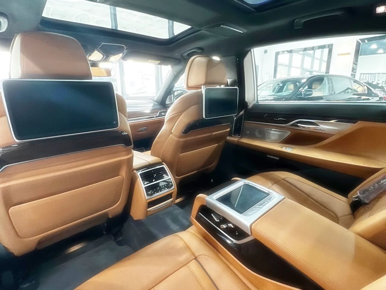 بي أم دبليو 750Li xDrive M Sport Executive 4.4L