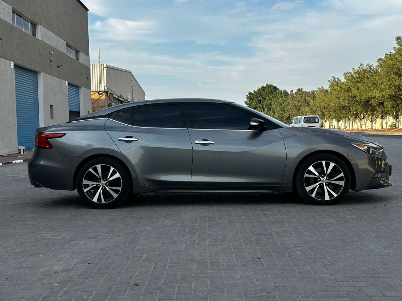 Nissan Maxima SV