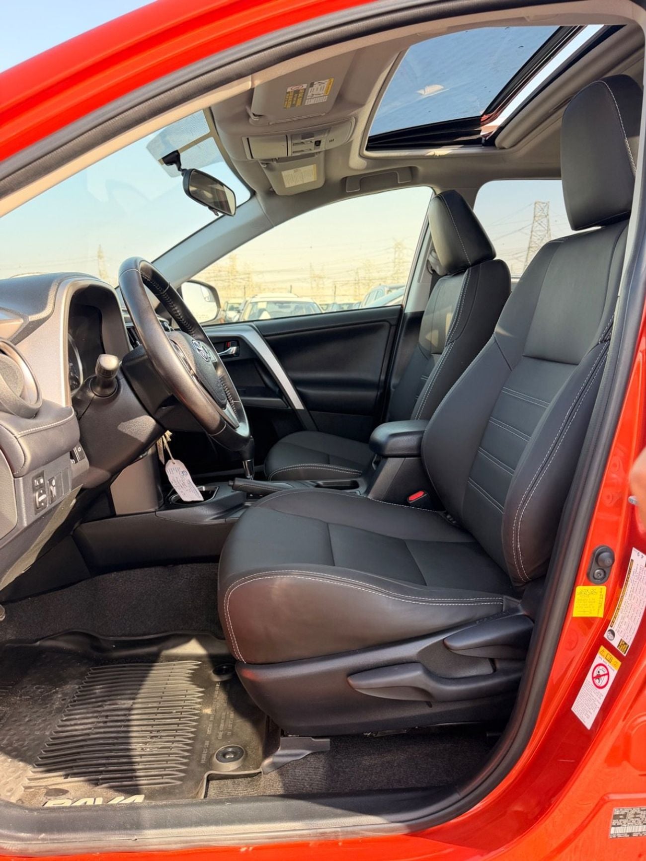 تويوتا راف ٤ XLE 2.5L sunroof, leather seats full option