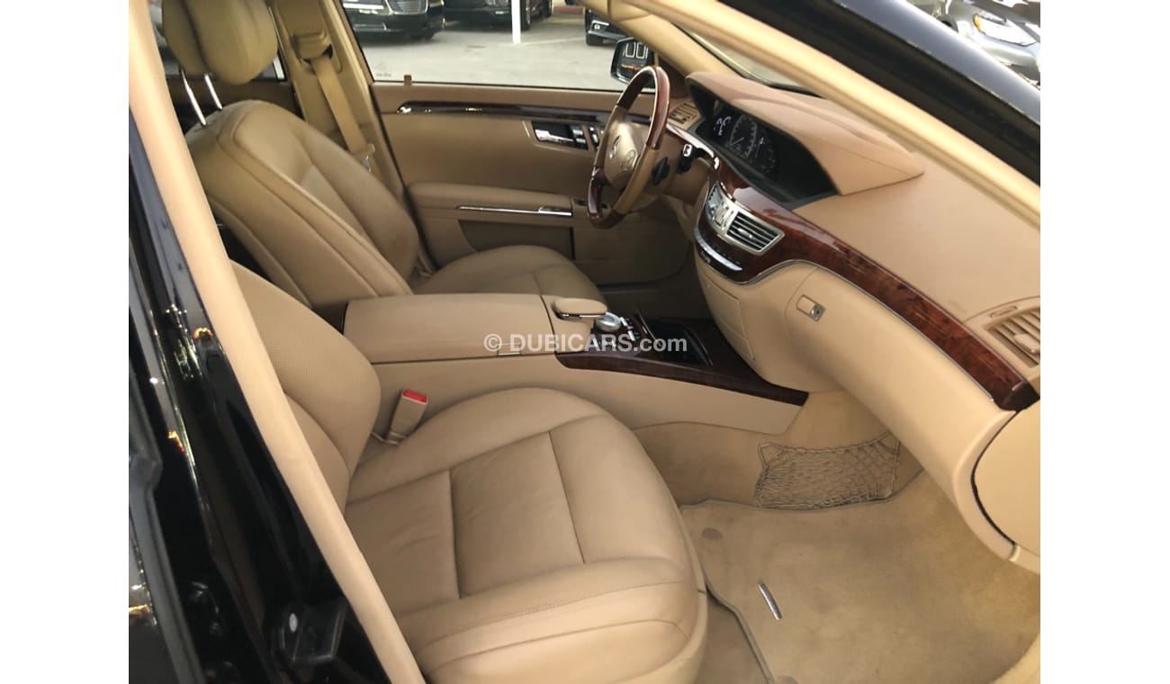 مرسيدس بنز S 550 موديل 2010 حاله ممتازه من الداخل والخارج فل مواصفات كراسي جلد ومثبت سرعه وتحكم كهربي كامل ونظام صوت