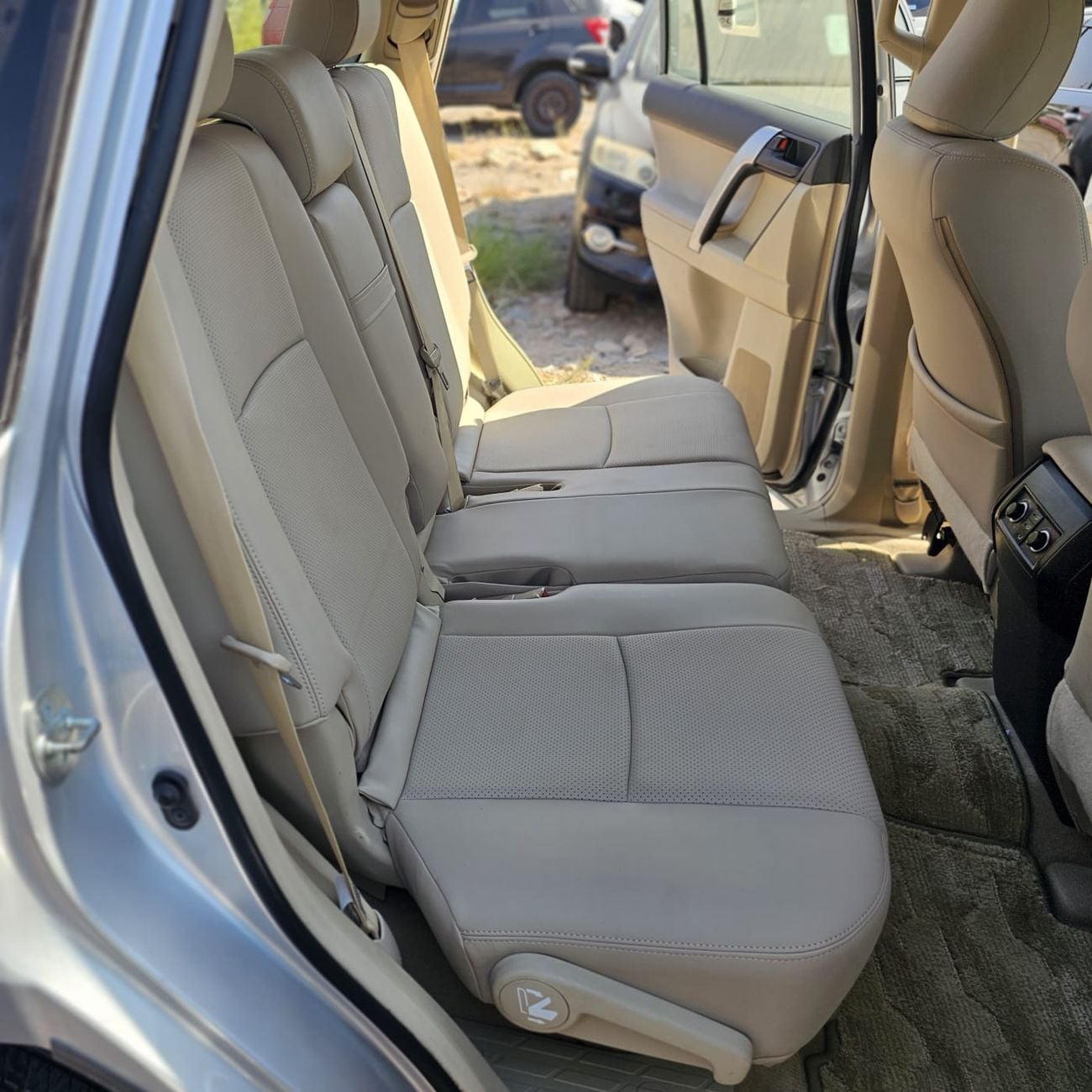 Toyota Prado TX-L 2022MODEL 2.7 v4 petrol Engine Colour sliver Transmission Automatic Interior Beige Leather seats 7se