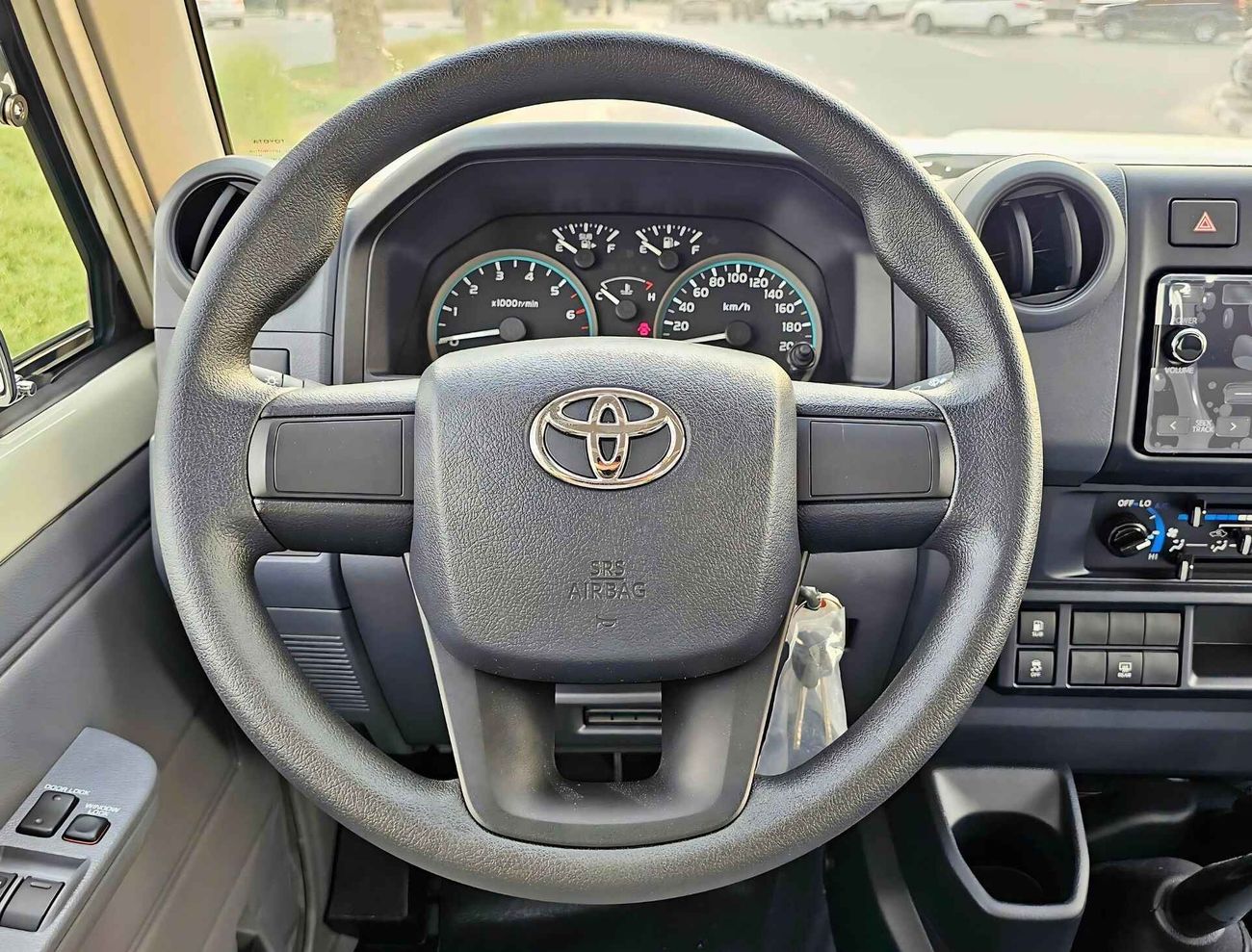 تويوتا لاند كروزر 70 M/T | 4.0L V6 PETROL | 3 DOOR | PWR WINDOWS | FREE WHEEL HUB | 4WD (CODE # 68011)