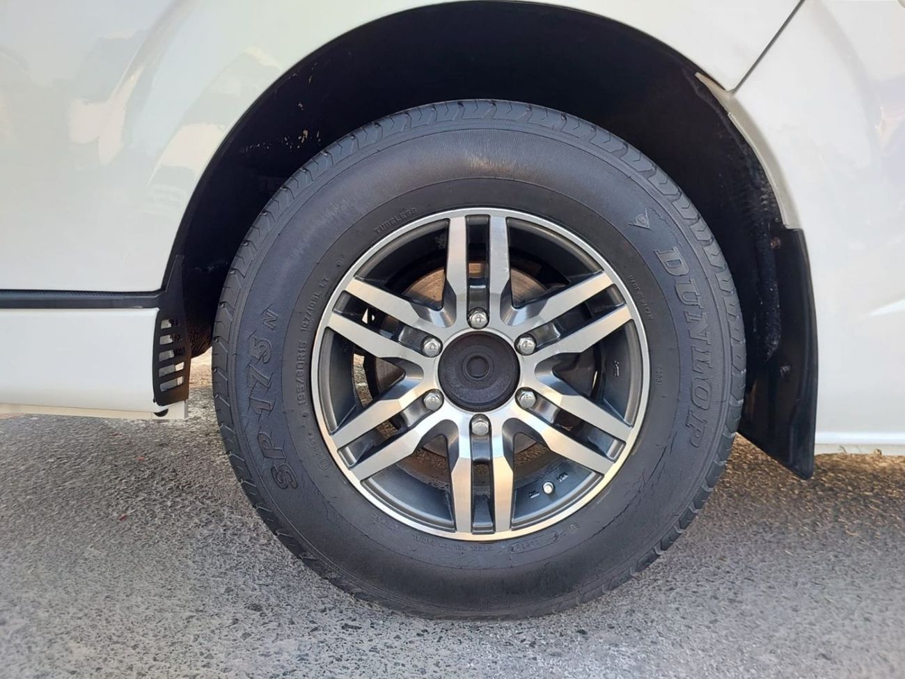 Toyota Hiace TOYOTA HIACE COMMUTER VAN RHD 2017 MODEL 3.0 L DIESEL AUTOMATIC(PM31641)