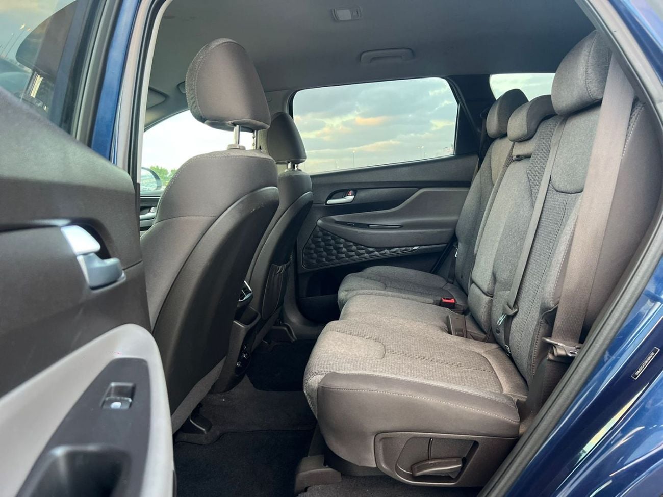 Hyundai Santa Fe STD (NON GCC) 2019 Hyndai Santafe Fe 2.4L V4 FWD - Rear Camera & Sensor
