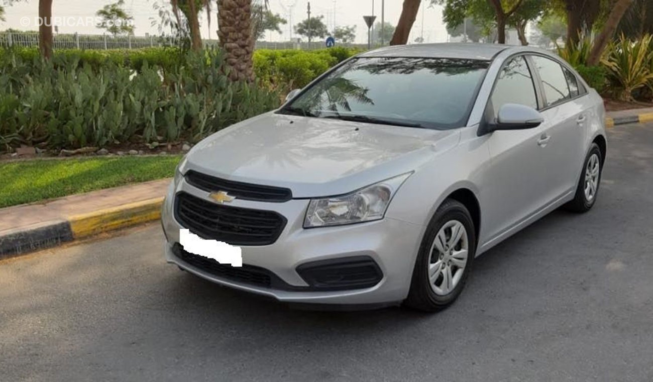 Chevrolet Cruze CHEVROLET CRUZE  2017  GCC low milig Full Service History in the Dealership//// SPECIAL OFFER///