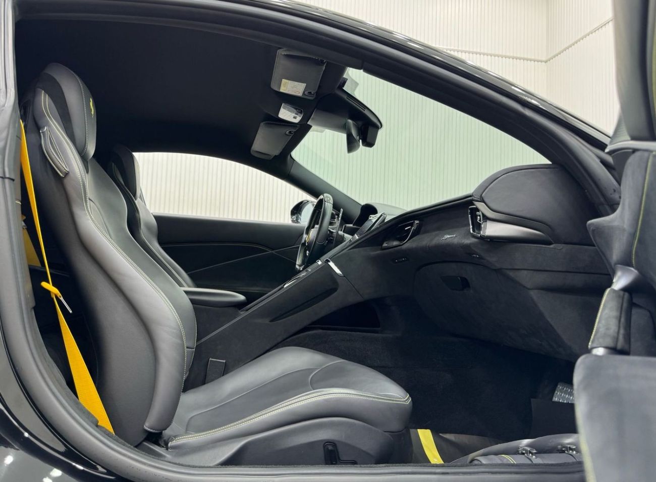 فيراري روما 2021 Ferrari Roma Coupe, 1 Year Warranty, Full Agency Service History, GCC