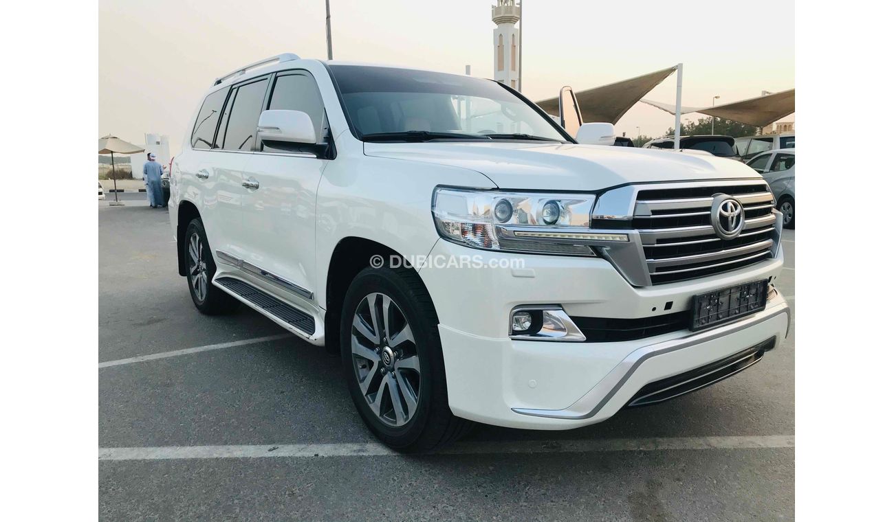 Toyota Land Cruiser بحاله ممتازه بدون حوادث تشييكات وكاله بحاله ممتازه ضمان شاسيه جير ماكينه بودى