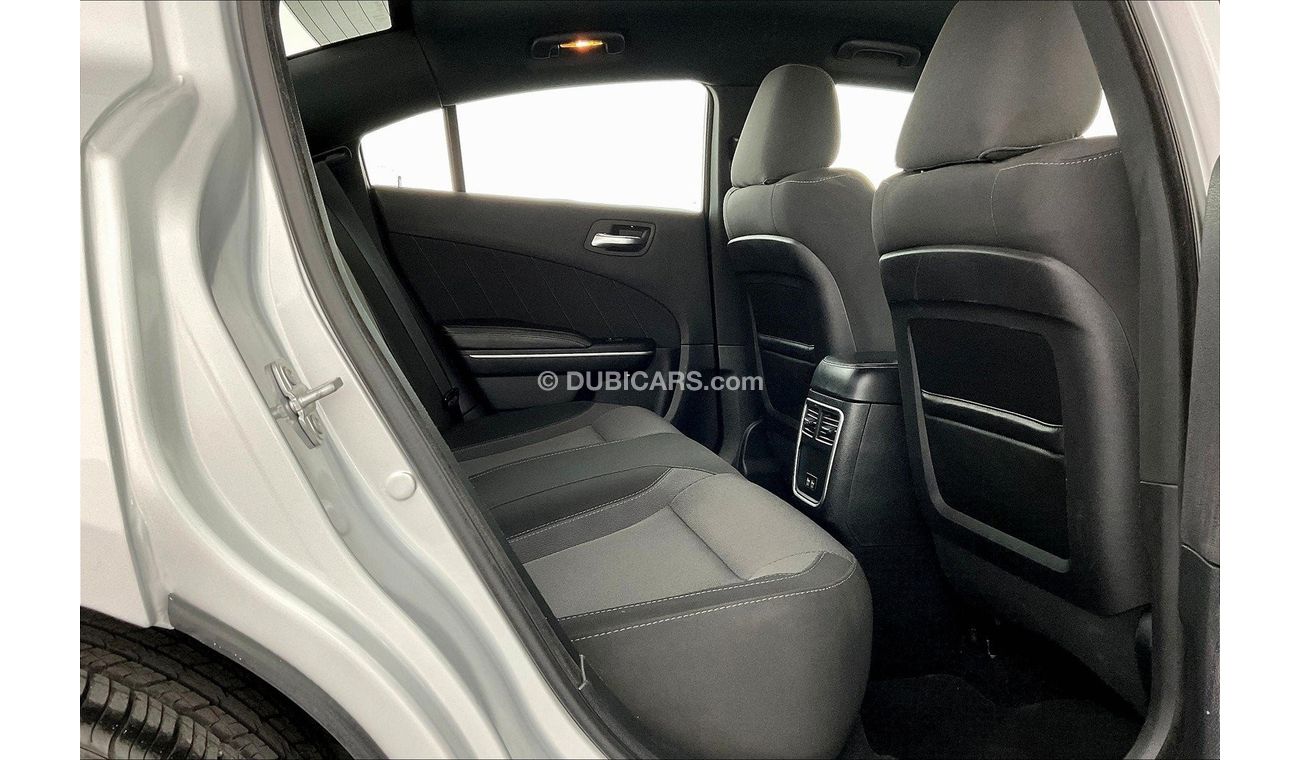 Dodge Charger SXT / SE