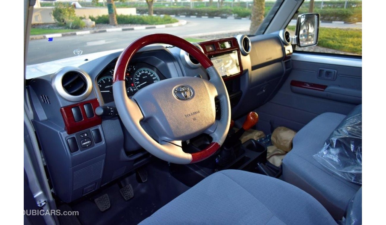Toyota Land Cruiser Pick Up 2019 MODEL 4.0L V6 LX LIMITED
