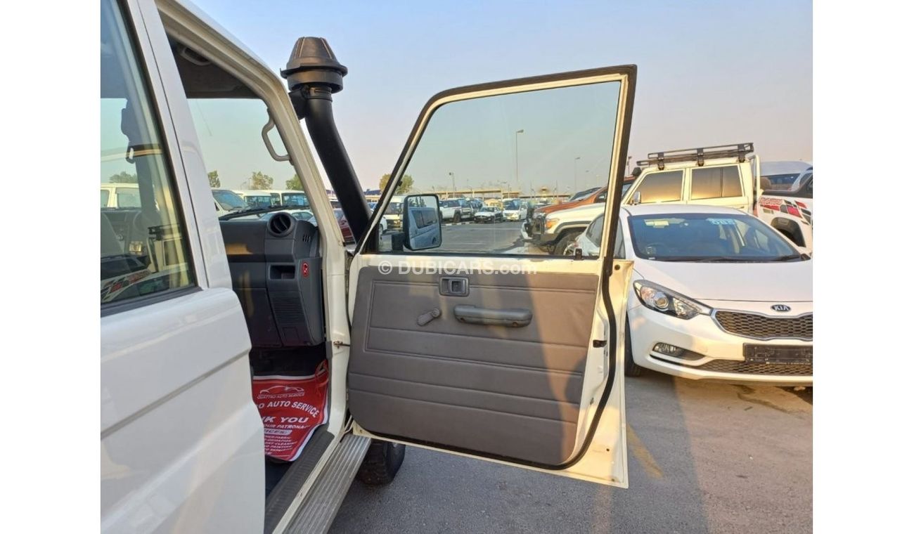 Toyota Land Cruiser 70 TOYOTA LAND CRUISER HARD TOP LEFT HAND DRIVE (PM 839)