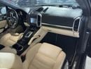 Porsche Cayenne Turbo S 4.8L (570 HP) 2016 | CARBON CERAMIC BRAKES (PCCB) | CARBON INTERIOR PACKAGE | SUNROOF