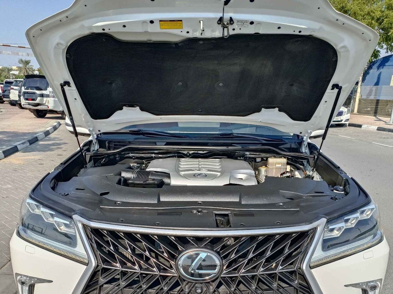 Lexus LX 570 V8 / 5.7L /  GCC SPECS / ONLY FOR EXPORT / LOT#5091