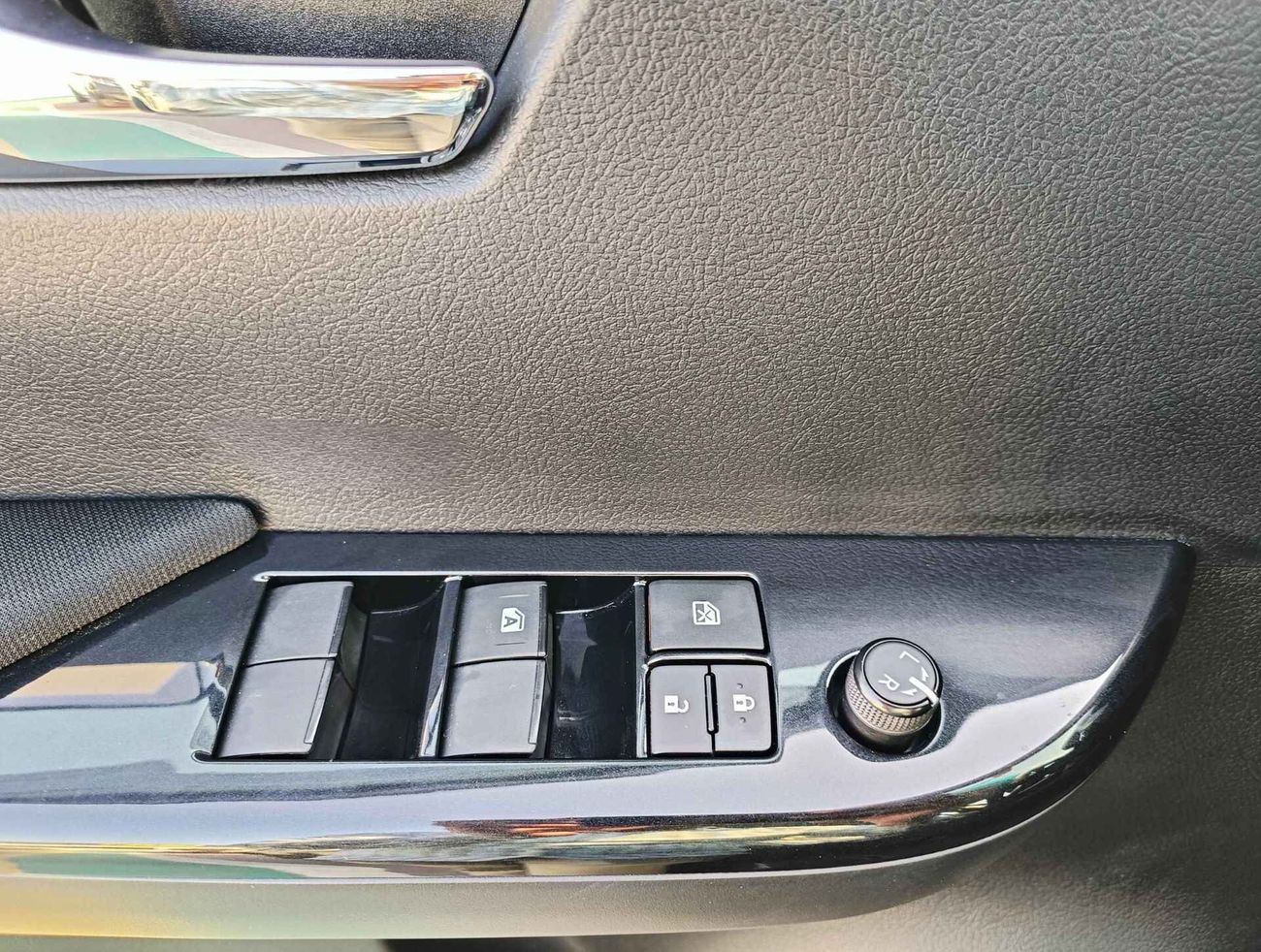 تويوتا هيلوكس Wide Body, 2.4L Diesel, 4X4, M/T, Power lock / Windows / DVD CAM (CODE # HDDWMM2)