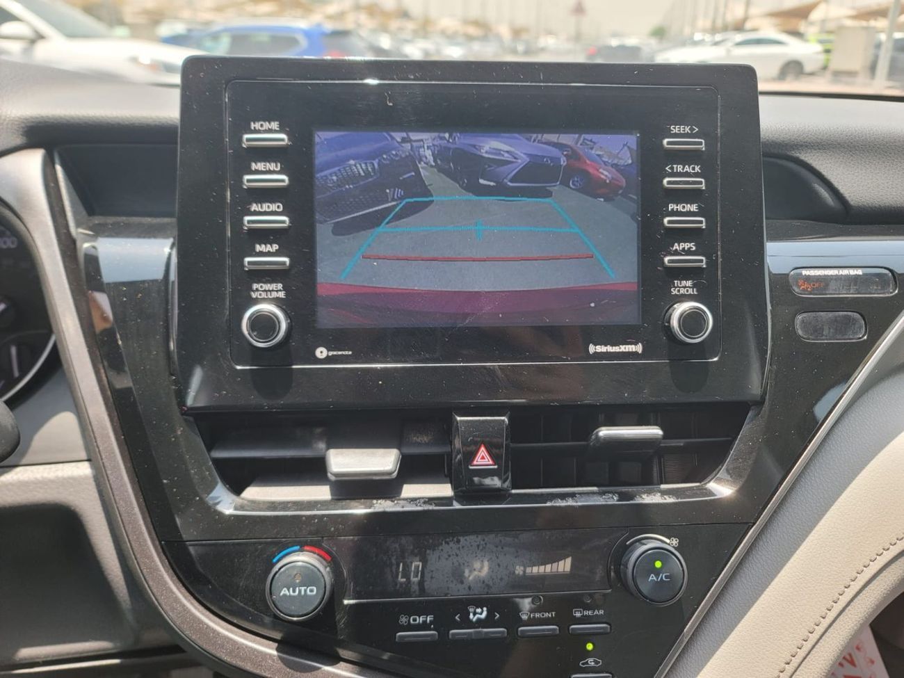 Toyota Camry SE 2.5L (181 HP)