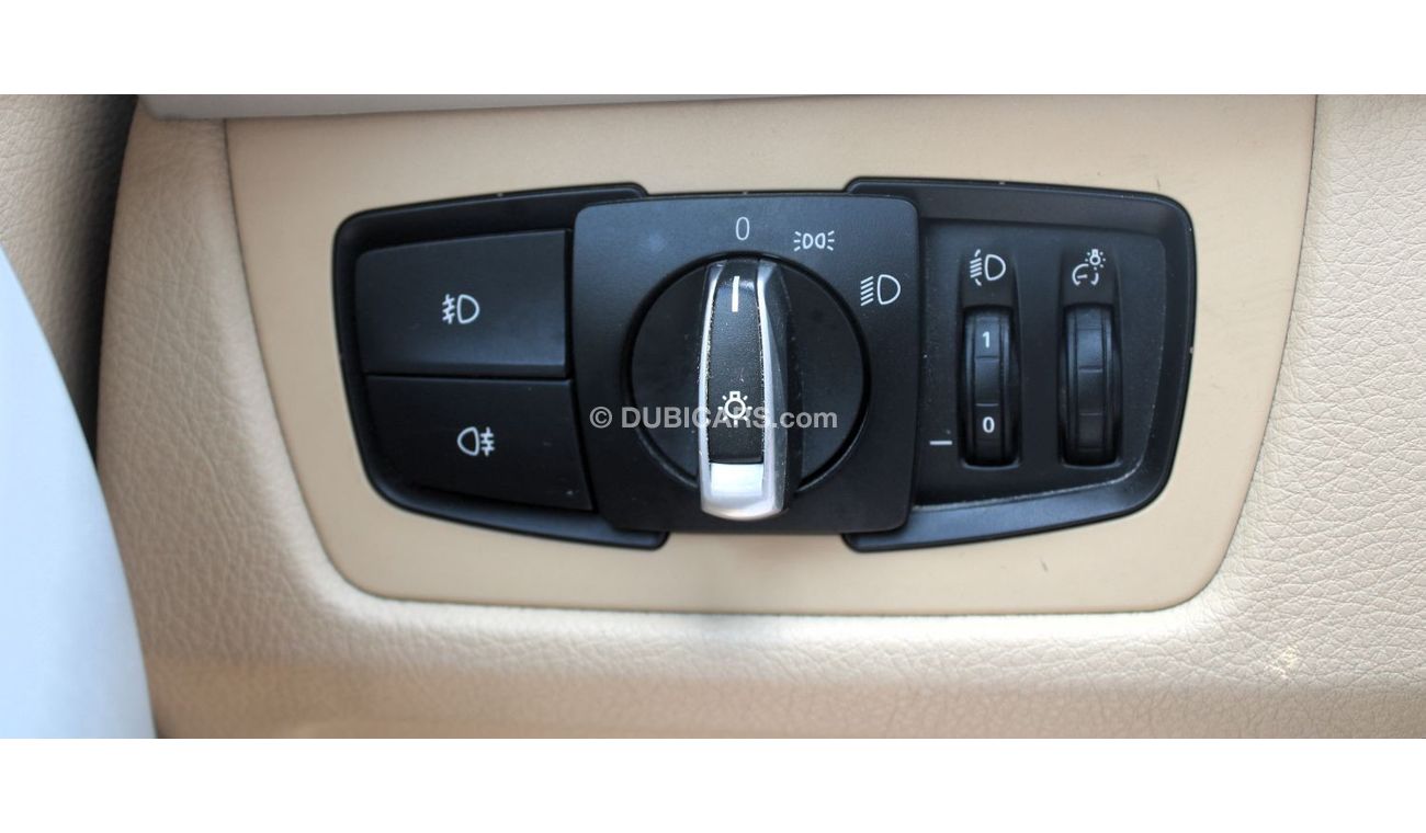 BMW 318i Exclusive ACCIDENTS FREE - GCC - FULL OPTION - ENGINE 1500 CC + TURBO  - ORIGINAL PAINT