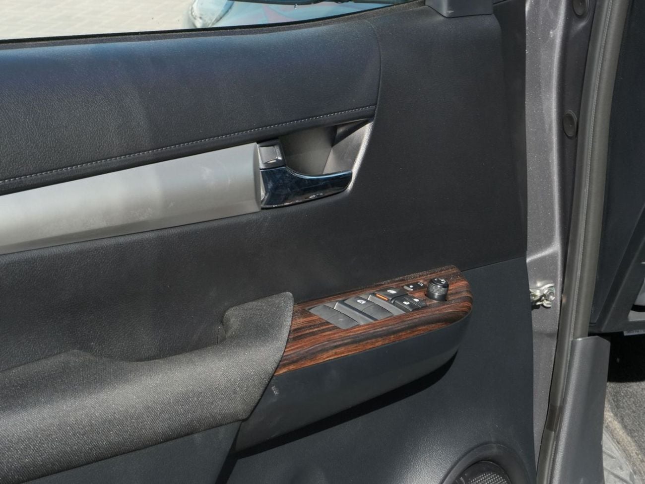 تويوتا هيلوكس 2026 TOYOTA HILUX SR 5 D/CAB 2.8L P/UP 4X4 DIESEL A/T FULL GCC BRAND NEW 0KM