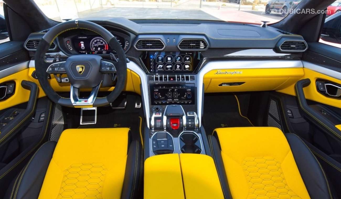 Lamborghini Urus *Carbon Package*Style Package* Premium Soundsystem*Yellow Callipers*Rare TV -