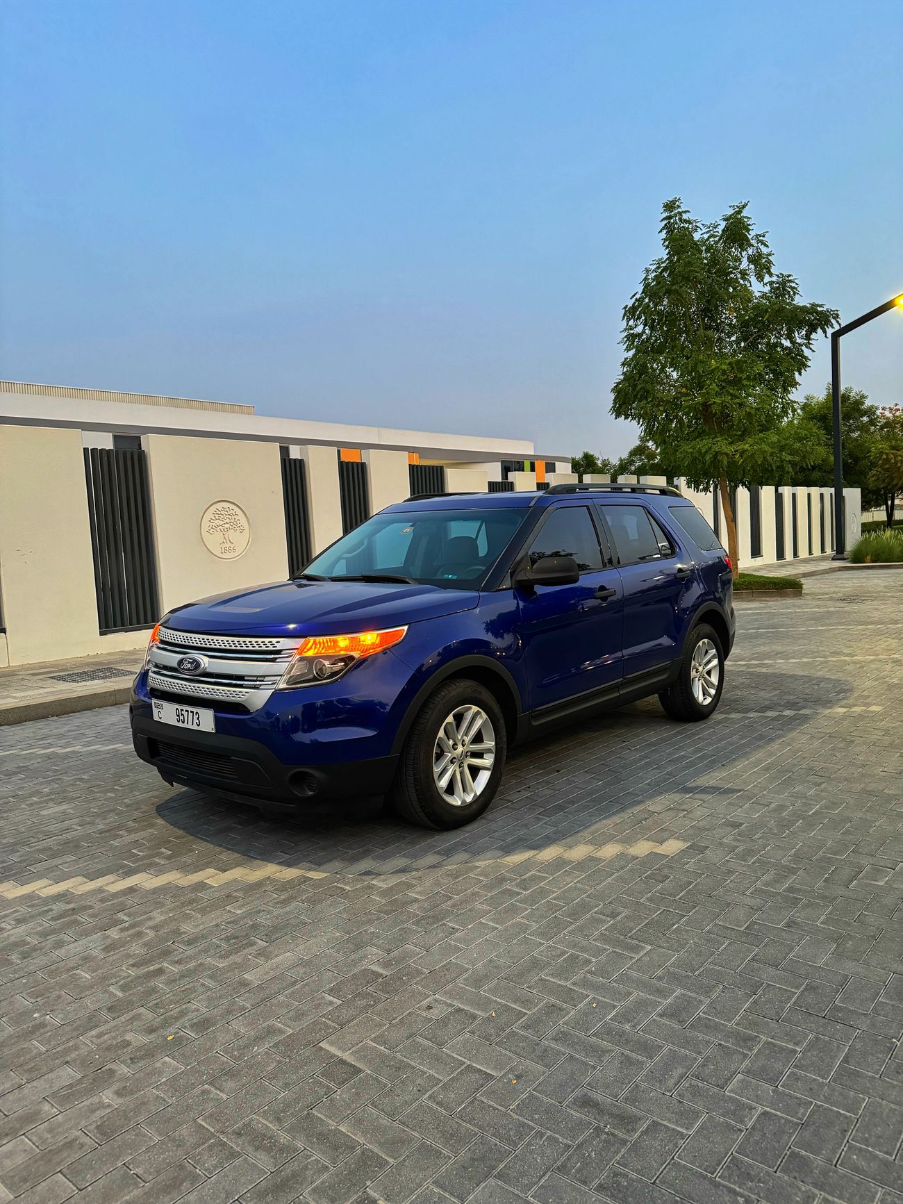 Ford Explorer Std 3.5L FWD