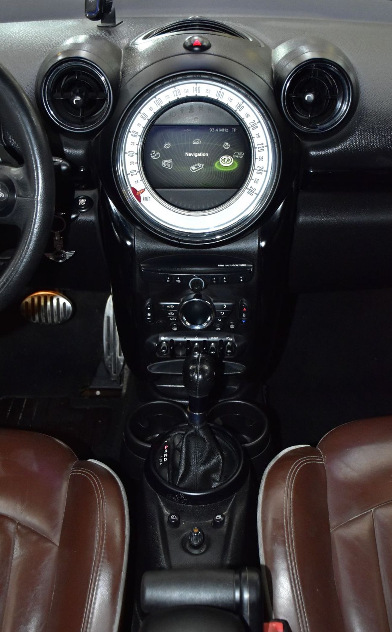 ميني كوبر إس بايسمان EXCELLENT DEAL for our Mini Paceman Cooper S ( 2013 Model ) in White Color GCC Specs