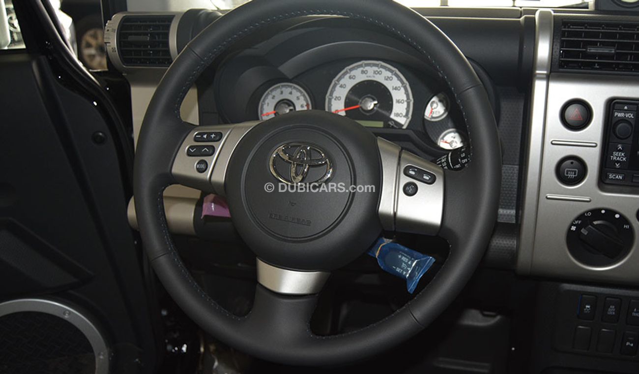 Toyota FJ Cruiser 4.0 V6 WITH JBL SOUND SYSTEM