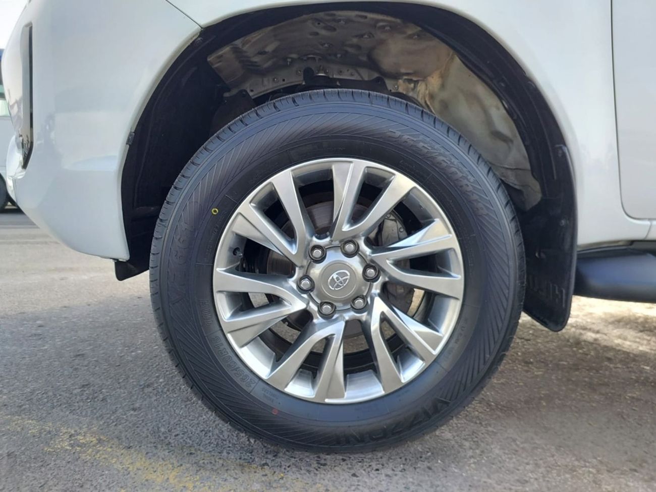 Toyota Hilux (RAMADAN OFFER) TOYOTA HILUX PICKUP RHD 2023 MODEL 2.8 L DIESEL AUTOMATIC(PM81485)