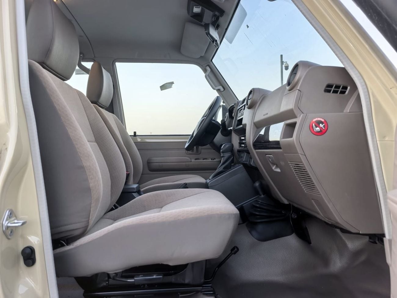 تويوتا لاند كروزر بيك آب TOYOTA LAND CRUISER 79 D/CAB 4.0L PETEOL AUTOMATIC TRANSMISSION WITH DIFF LOCK,POWER WINDOW