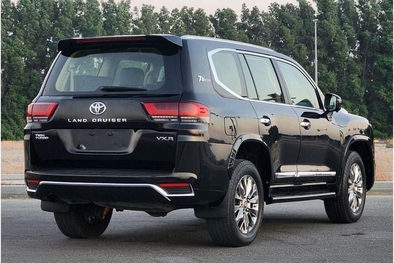 Toyota Land Cruiser 2017 Modified to 2024 VXR Full Option Very Clean Sunroof | CoolBox | Electric Seats | Leather Seats