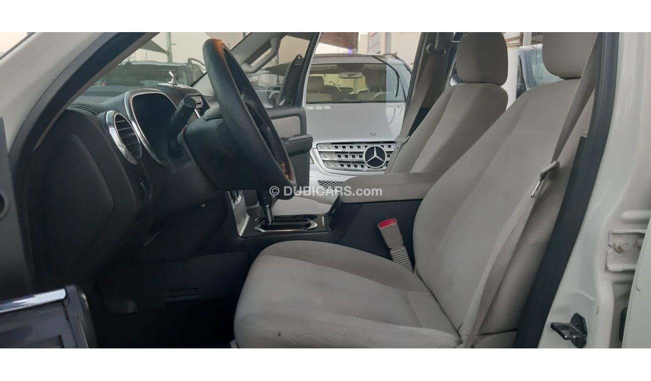 فورد إكسبلورر خليجى - رقم 2 - مثبت سرعة -  حساسات  رنجات - شاشة تحكم كاميرا خلفية بحالة ممتازة لاتحتاج لأى مصاريف