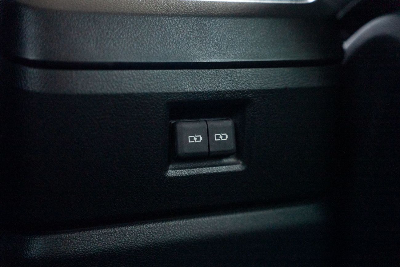 Toyota Granvia 3.5L Premium Premium 2023 3.5L V6 Full Service History GCC