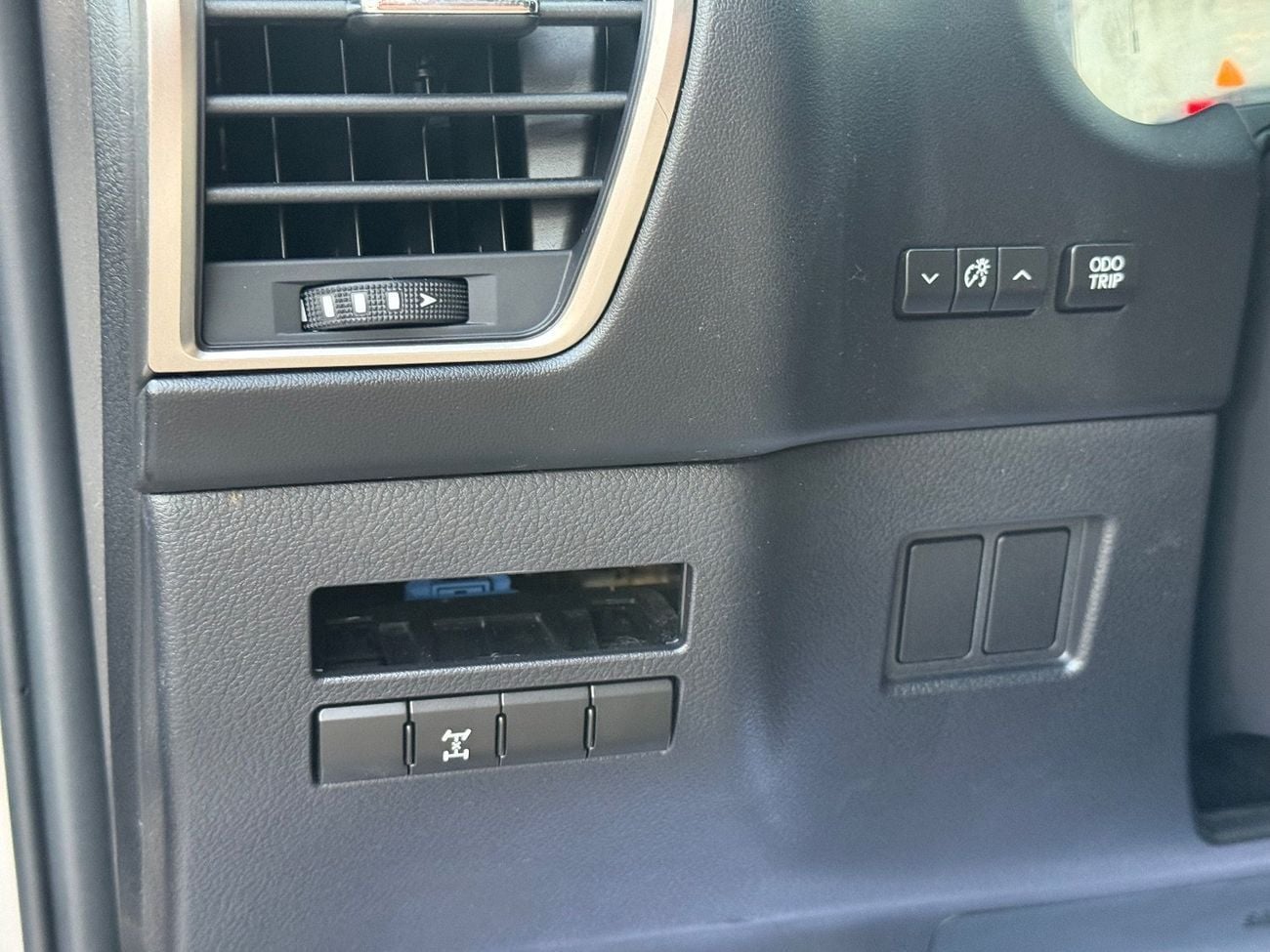 لكزس NX200t PLATINUM Premier 2.0L