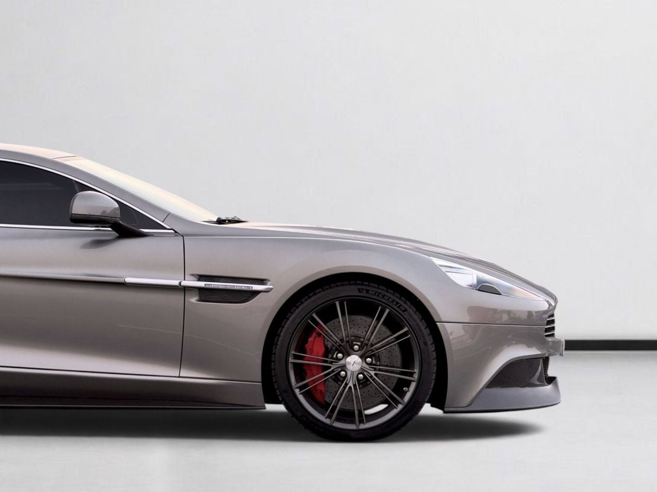 Aston Martin Vanquish STD RARE FULL CARBON SPEC | GCC CAR | V12 ENGINE | 2014