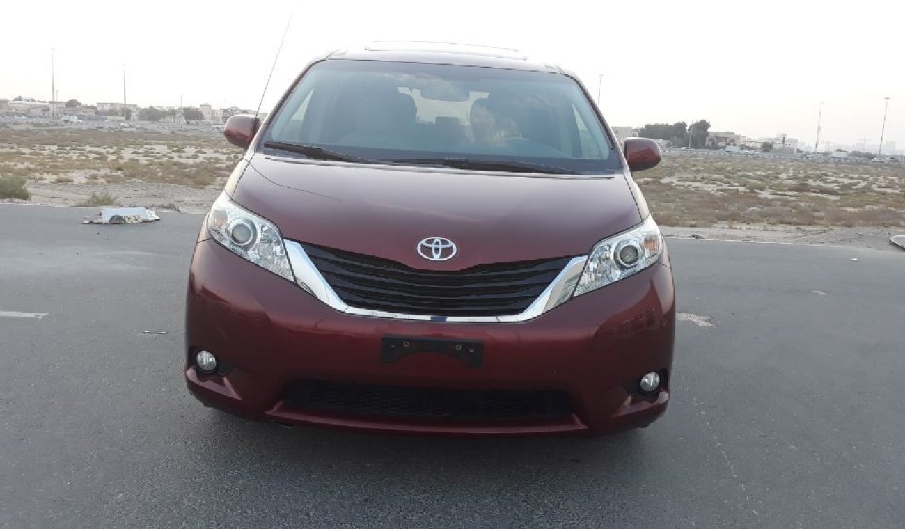 Toyota Sienna XLE 2012  Toyota seinna full options American specs low mileage