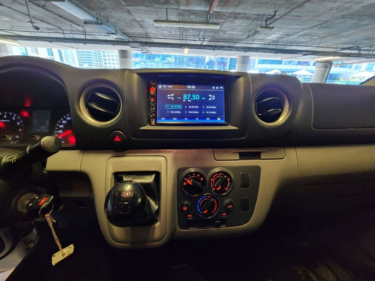 Nissan Urvan STD