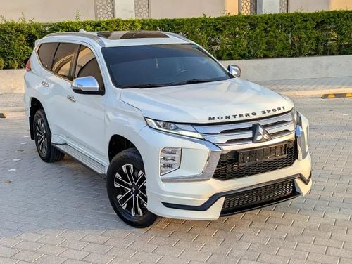 ميتسوبيشي مونتيرو سبورت GLS 4WD Top Line - GCC Specs - Like New!