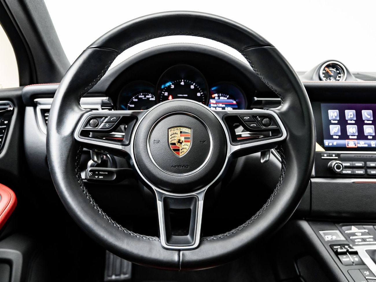 Porsche Macan Std 2.0L (260 HP) 2018 Porsche Macan, 1 Year Blackline Warranty, Full Service History, GCC