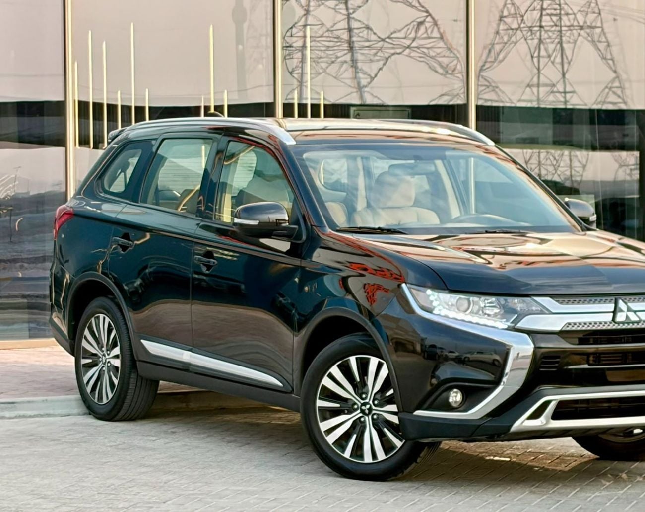 Mitsubishi Outlander GLX HIGHLINE FABRIC 820-Monthly l GCC l 4WD , Cruise, Camera l Accident Free