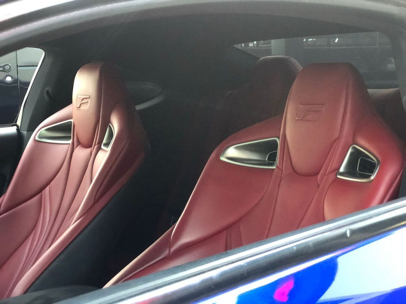 لكزس RC F بلاتينوم