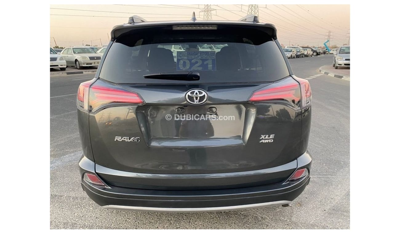 Toyota RAV4 2018 TOYOTA RAV4 XLE / AWD / FULL OPTION