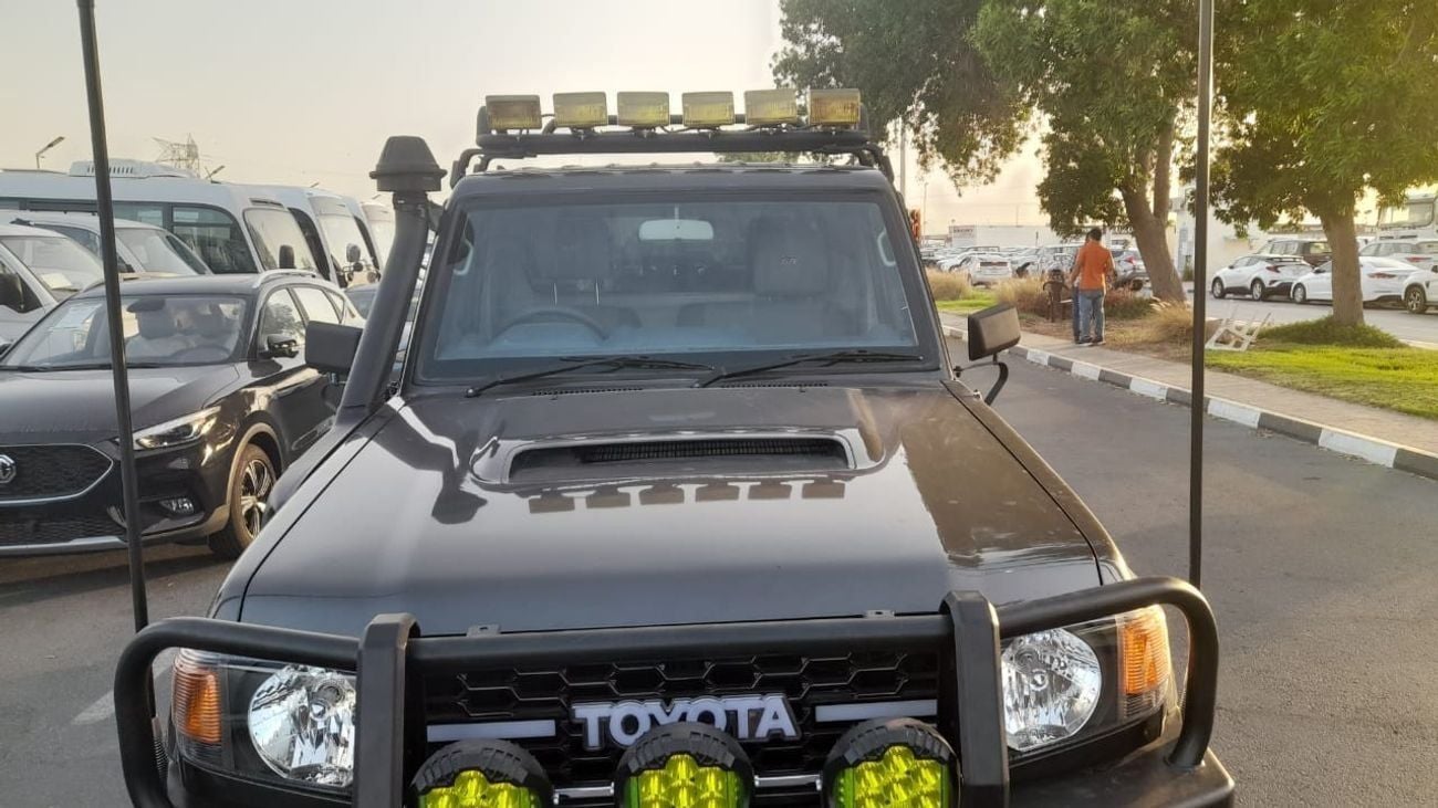 تويوتا لاند كروزر بيك آب RHD SINGAL CAP V8 MANUAL