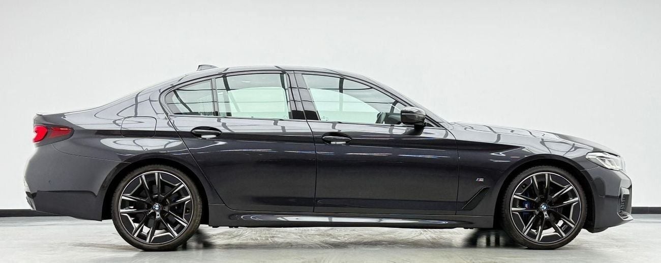بي أم دبليو 530i 2023 BMW 530i M-Kit, Warranty, Full BMW Service History, Very Low Km, GCC