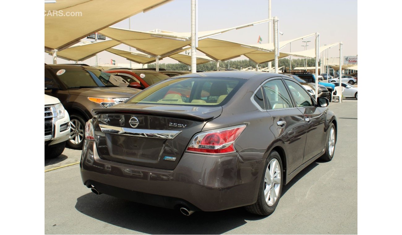 Nissan Altima GCC - 2 KEYS - ACCIDENTS FREE - ORIGINAL PAINT - CAR IS IN PERFECT CONDITION INSIDE OUT