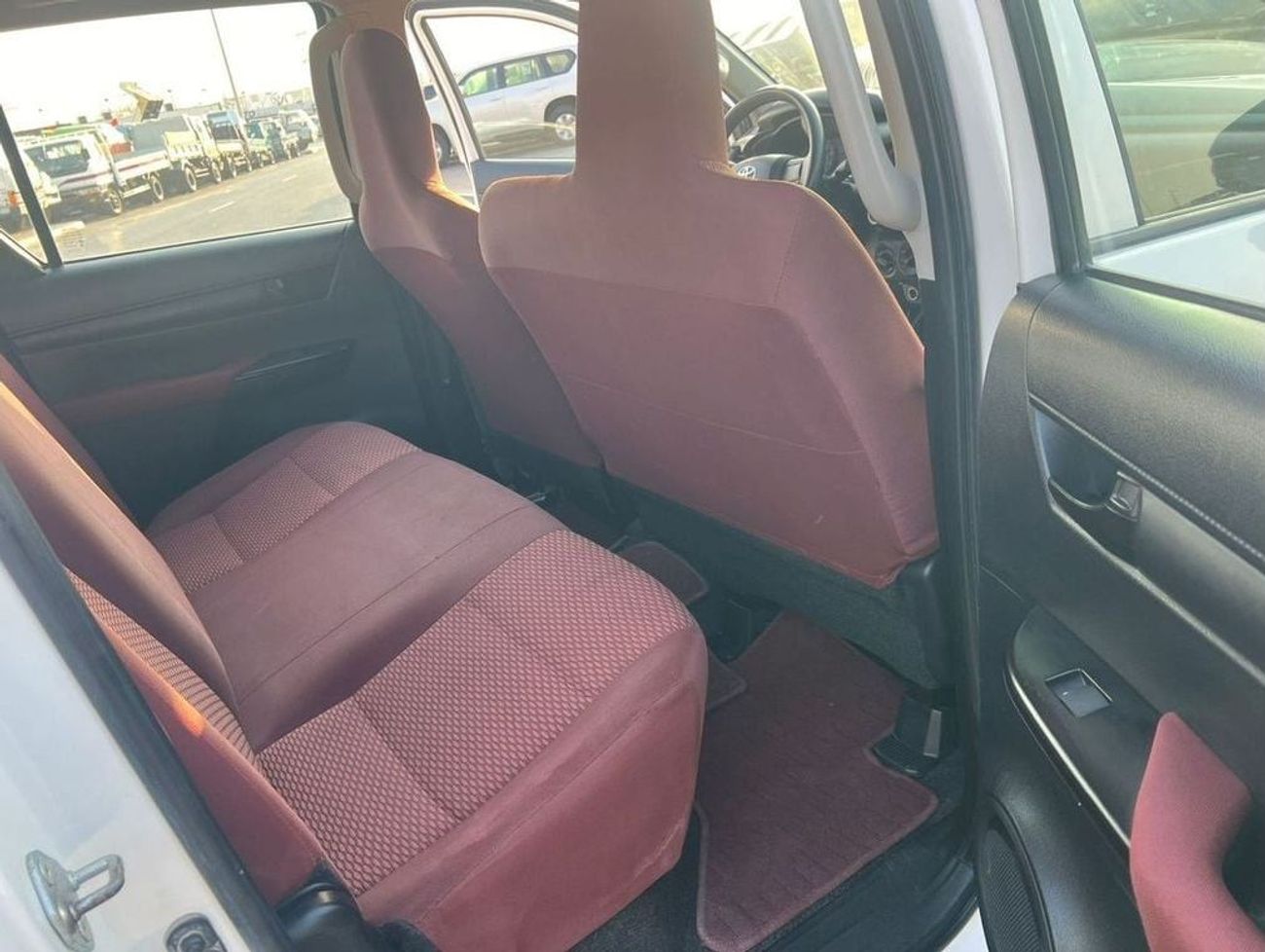 تويوتا هيلوكس 2021 TOYOTA HILUX 2.8L V4 **DIESEL** MANUAL TRANSMISSION  + POWER WINDOW + 4X4  - DOUBLE CABIN - wit