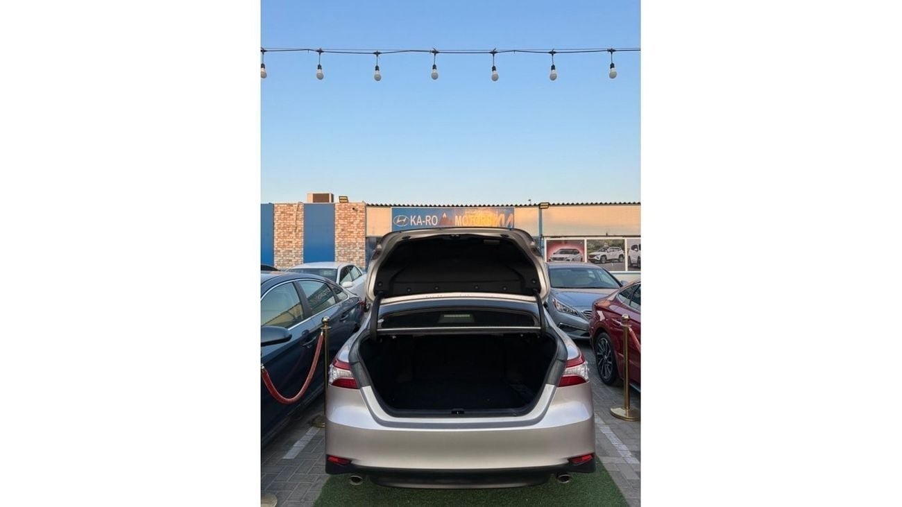 تويوتا كامري تويوتا كامري 2018 محرك 3.5 فتحة على فتحة مقاعد جلد مجهزة تجهيزا جيدا بحالة جيدة V6